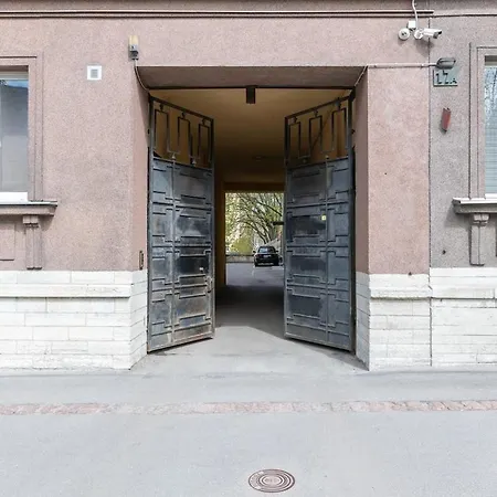 Elegant 5 Bedr With Sauna In The Centre, Near Viru And Old Town, With Private Parking *