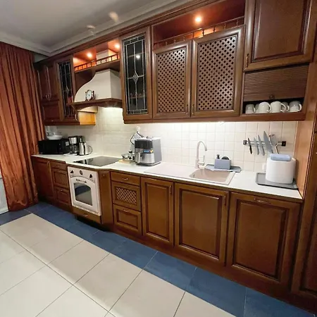 Elegant 5 Bedr With Sauna In The Centre, Near Viru And Old Town, With Private Parking Tallinn