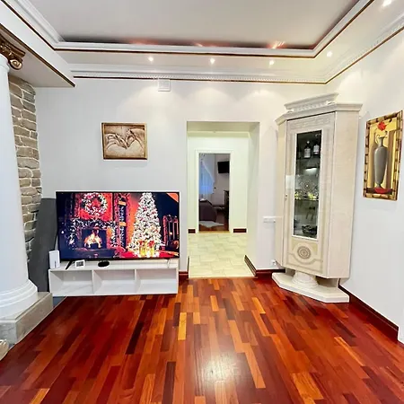 Elegant 5 Bedr With Sauna In The Centre, Near Viru And Old Town, With Private Parking * Таллінн
