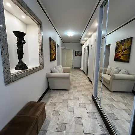 Elegant 5 Bedr With Sauna In The Centre, Near Viru And Old Town, With Private Parking