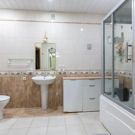 Elegant 5 Bedr With Sauna In The Centre, Near Viru And Old Town, With Private Parking Apartment *