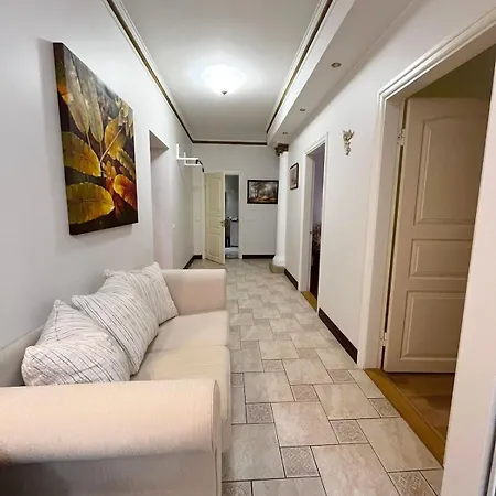 Elegant 5 Bedr With Sauna In The Centre, Near Viru And Old Town, With Private Parking *