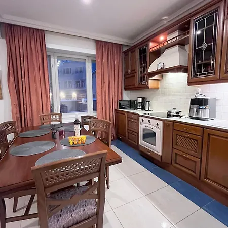 Elegant 5 Bedr With Sauna In The Centre, Near Viru And Old Town, With Private Parking Apartment