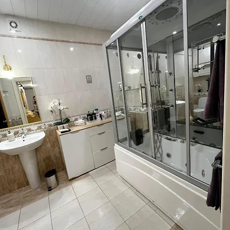 Elegant 5 Bedr With Sauna In The Centre, Near Viru And Old Town, With Private Parking Tallinn