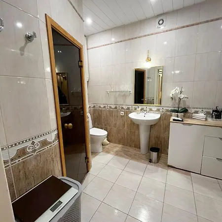 Apartment Elegant 5 Bedr With Sauna In The Centre, Near Viru And Old Town, With Private Parking