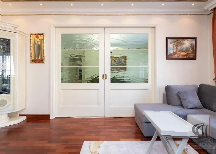 Elegant 5 Bedr With Sauna In The Centre, Near Viru And Old Town, With Private Parking Appartement