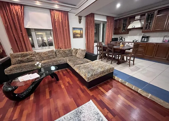 Elegant 5 Bedr With Sauna In The Centre, Near Viru And Old Town, With Private Parking Appartement Tallinn