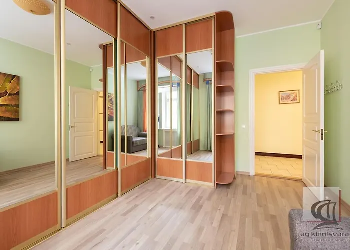 Elegant 5 Bedr With Sauna In The Centre, Near Viru And Old Town, With Private Parking *