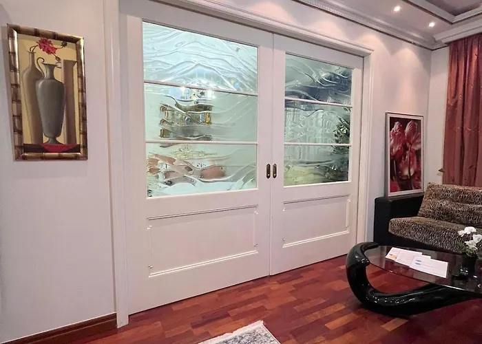 Elegant 5 Bedr With Sauna In The Centre, Near Viru And Old Town, With Private Parking Tallinn