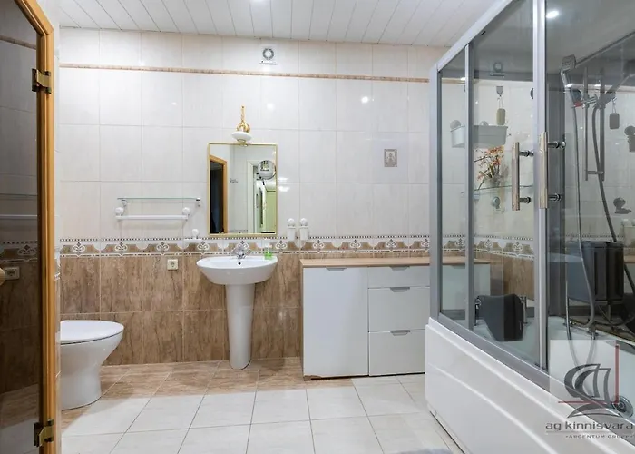 Elegant 5 Bedr With Sauna In The Centre, Near Viru And Old Town, With Private Parking Appartement *