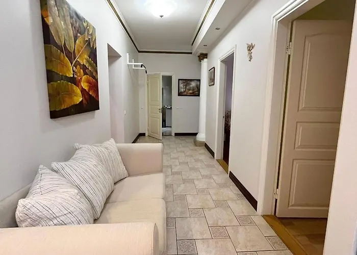 Elegant 5 Bedr With Sauna In The Centre, Near Viru And Old Town, With Private Parking *