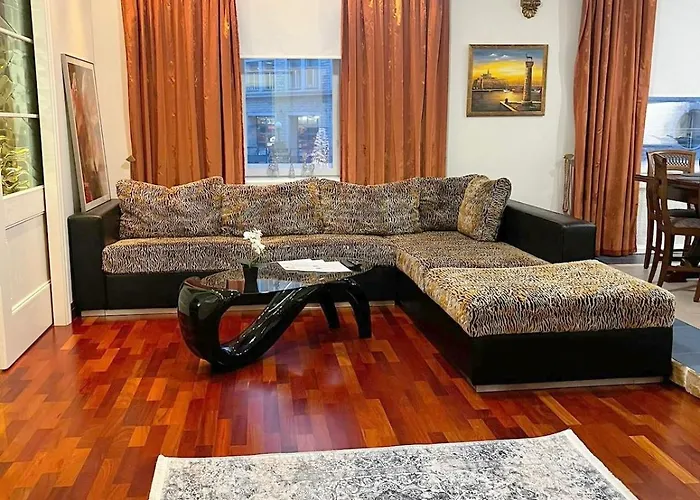 Elegant 5 Bedr With Sauna In The Centre, Near Viru And Old Town, With Private Parking Appartement Tallinn