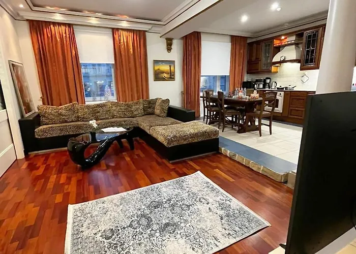 Elegant 5 Bedr With Sauna In The Centre, Near Viru And Old Town, With Private Parking