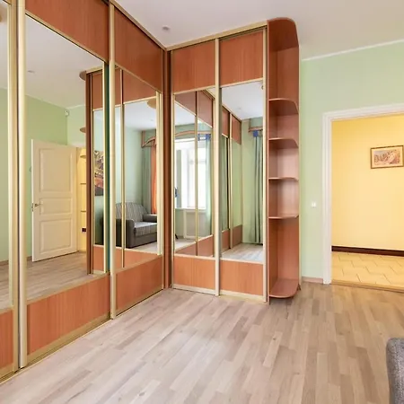 Elegant 5 Bedr With Sauna In The Centre, Near Viru And Old Town, With Private Parking *