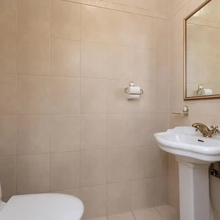 Elegant 5 Bedr With Sauna In The Centre, Near Viru And Old Town, With Private Parking * 탈린