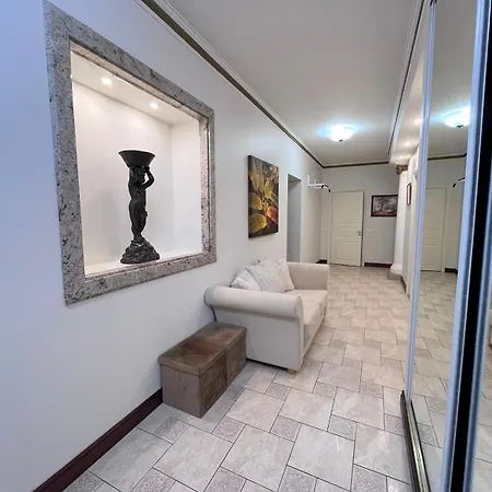 Elegant 5 Bedr With Sauna In The Centre, Near Viru And Old Town, With Private Parking *