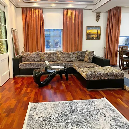 Elegant 5 Bedr With Sauna In The Centre, Near Viru And Old Town, With Private Parking 아파트 탈린